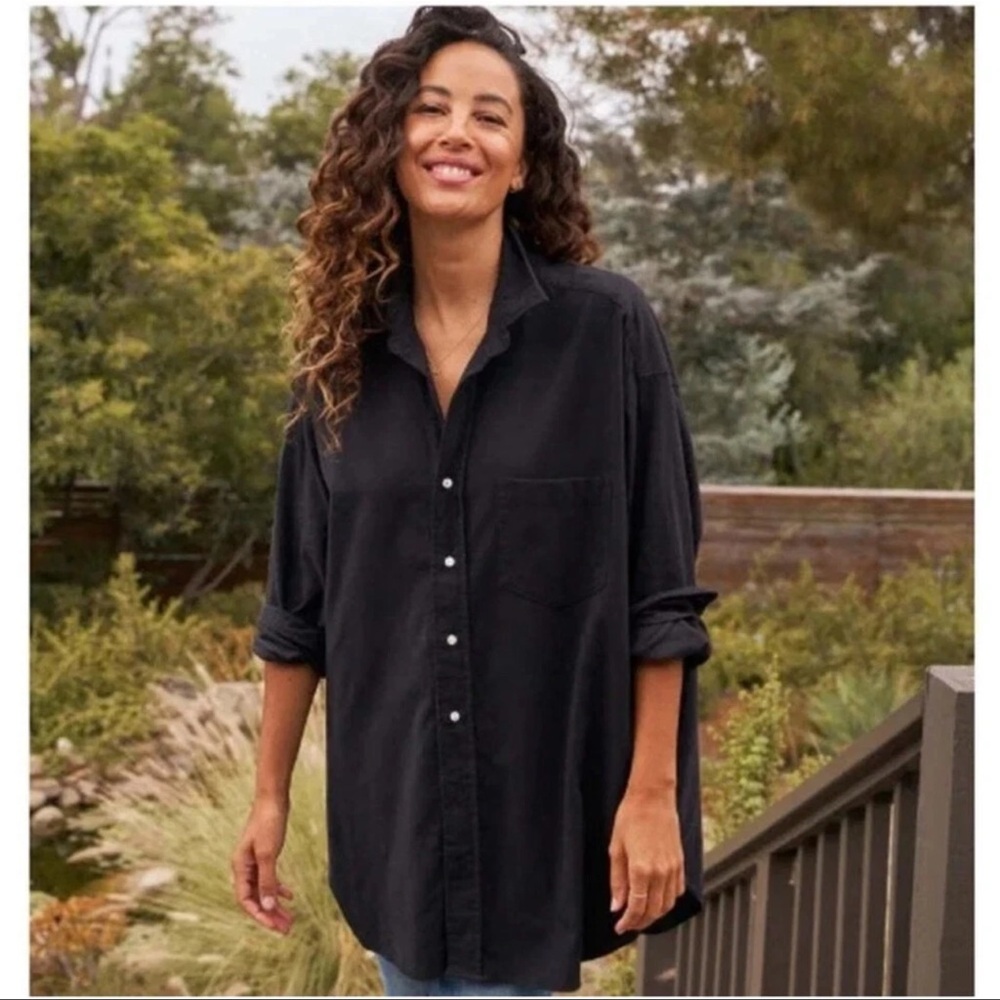 Frank and Eileen MACKENZIE
One-Size Button-Up Shirt
